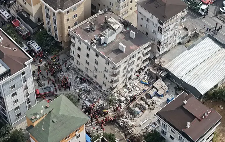 Maltepe’de Çöken Yapının Enkazında Deniz Kabuğu Bulgusu